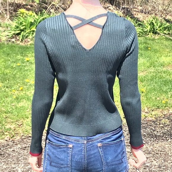 Green sweater with crisscross back - Picture 2 of 5